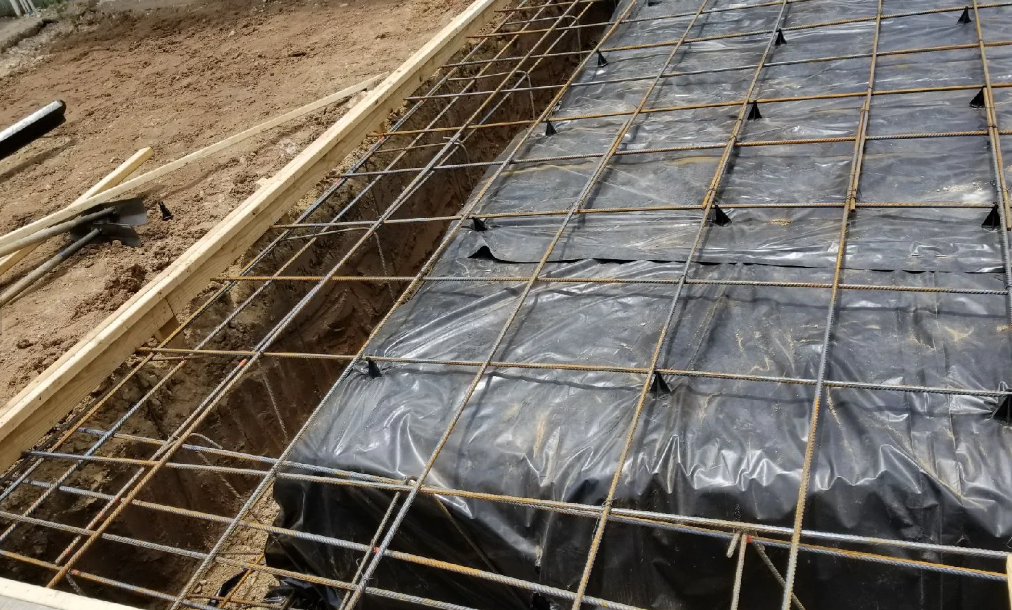 Concrete pump and crew placing slab-on-grade — Texas contractor (2)